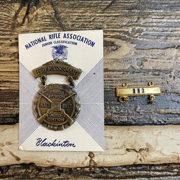 National Rifle Association junior classification pro-marksman pin and bar - Picture 2 of 7